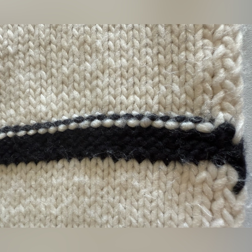 Zara Oversized Black and Cream Knit Scarf. - Picture 12 of 14